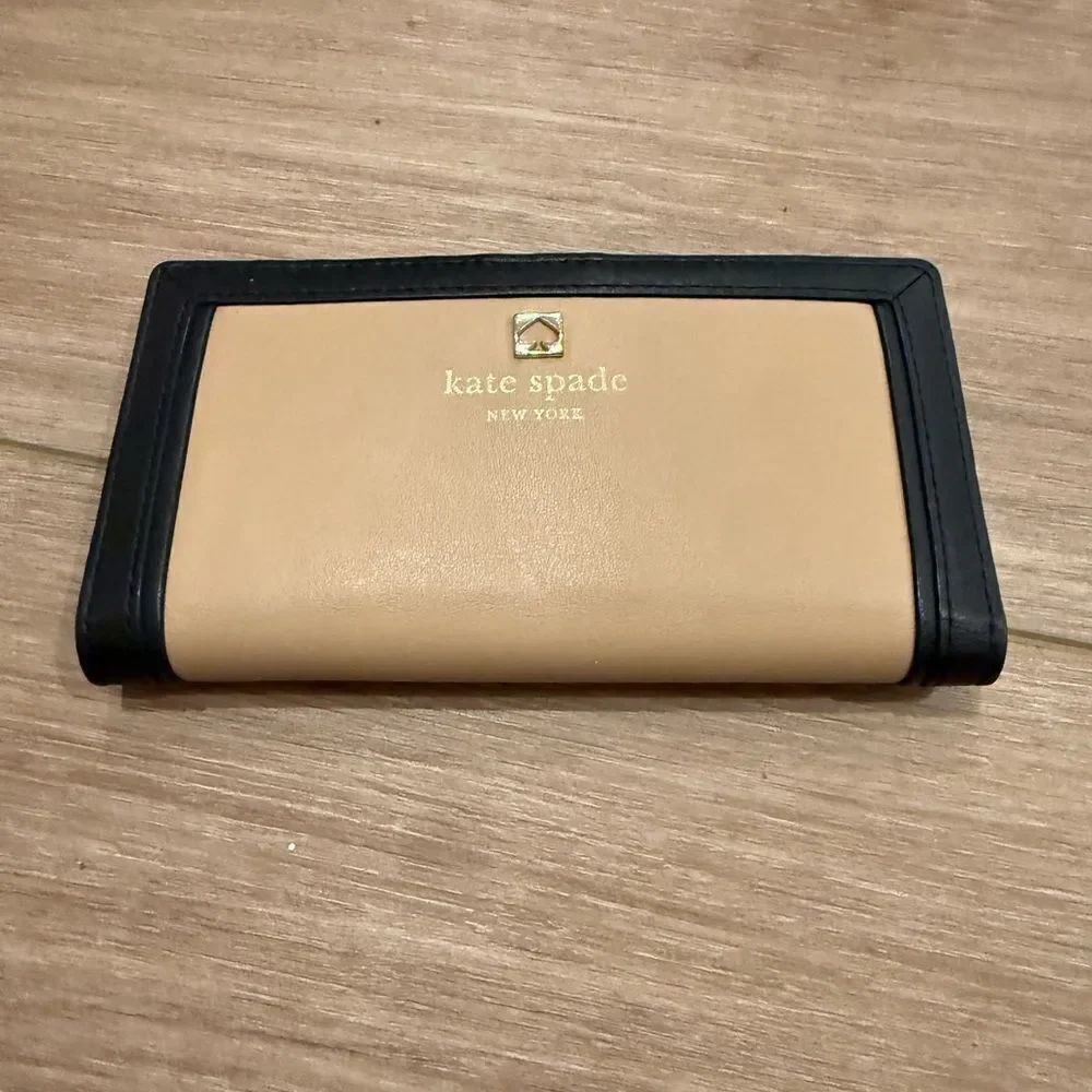 Kate Spade Tan and Black Wallet